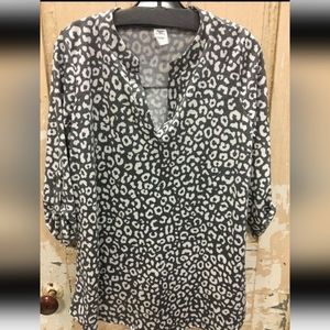 Sew In Love Charcoal Grey/White Leopard Print 3/4 Sleeved Top Size L NWT